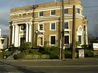 The Butterworth building at Melrose and Pine, photographed 2006.