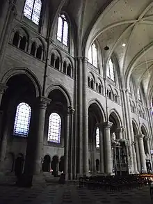 Elevation of Sens Cathedral: three levels; the tribune above the aisle, typical for Primary Gothic, is still missing.