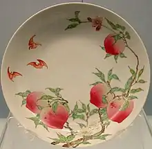 Porcelain bowl: the peaches symbolize longevity and health, the bats add the idea of good luck and happiness.