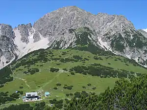 The Solsteinhaus below the Erlspitze