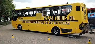 Amfibus Splashtours 1 side and rear view