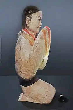 Western Han statuette of a seated woman and court attendant; 202 BC – 8 AD; ceramic; from the Han Yang Ling tomb of Xianyang (Shaanxi, China)