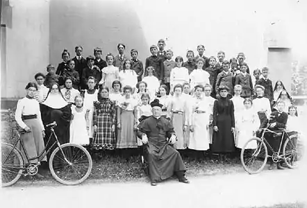 Students and staff of the school in 1910