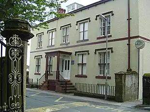 Rectangular hood mouldings on a rendered Victorian building