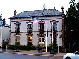 The town hall in Saint-Valérien