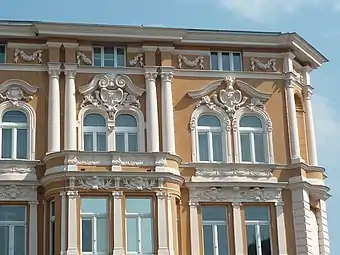 Bay-window topped by a Hermes staff