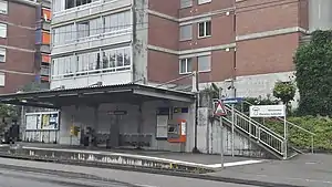 Canopy-covered platform