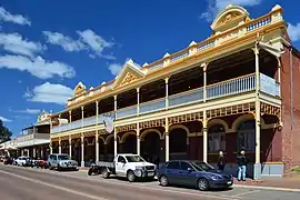 Freemasons Hotel (Toodyay); two-storey verandah added c. 1905.