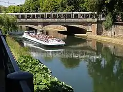 Trip boat at the Pont du Théâtre