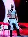 Singer Gwen Stefani in Low-rise trousers