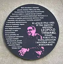 Plaque in memory of Leopold Tyrmand at 6 Konopnickiej Street in Warsaw, where he lived from 1946 to 1955