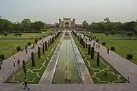 Image 11Mughal-style courtyard garden at Agra Fort. (from History of gardening)