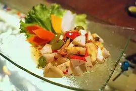 Green papaya salad with mixed fruit (tam phonlamai ruam)