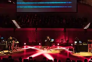 Performing in 2018 at the Elbphilharmonie, Hamburg(l–r: Thorsten Quaeschning, Hoshiko Yamane, Ulrich Schnauss)