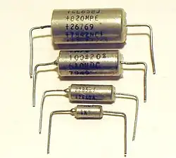 Axial tantalum capacitors