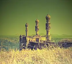 Teen Minar, Elgandal Fort