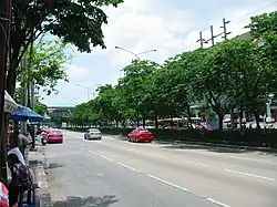 Ratchadaphisek Road in 2008 as seen from Dao Khanong, the opposite side is The Mall Tha Phra in Bukkhalo