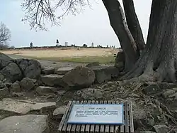 Plaque inscribed "General Armistead and a few Confederate soldiers charged across this wall, reached the Union cannon behind it and were soon overwhelmed"