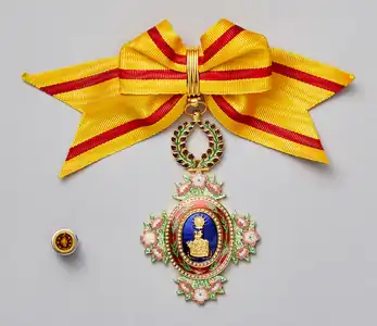 The Order of the Precious Crown, Wistaria (4th class)