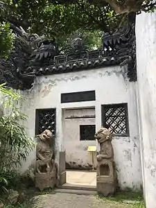 The door of the dragon wall