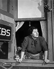 Gertrude Berg as Molly Goldberg on the show's set