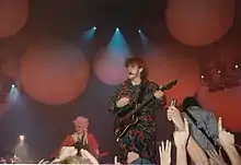 Bailey performing with Thompson Twins in 1986