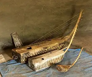 Uganda. Three sizes: adungu, ekidongo, or ennenga. The large adungu creates an incredibly rich, bass sound.