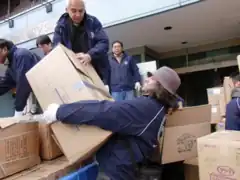 Sathya Sai Youth carrying the relief item boxes to be loaded on to the coast guard patrol boats.