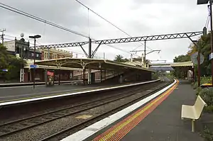 Southbound view at Toorak platform 1 facing towards platforms 2–4