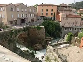 The river, bridge and buildings in Trans-en-Provence