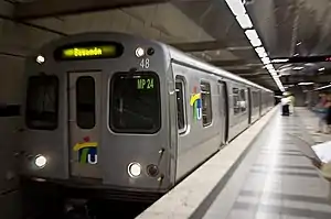 Train arriving at Río Piedras station