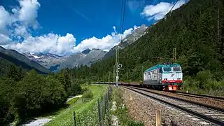 An FS Class E.652 with a train on the Brenner railway.