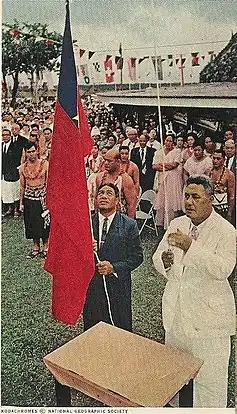 Tupua Tamasese Meaʻole & Malietoa Tanumafili II raise the flag on independence day, 1962