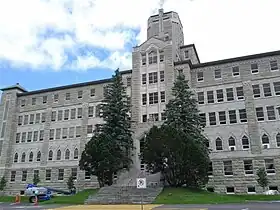 The art deco Simon-Larouche building was built in 1950.