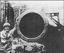 US Soldier with 800mm gun dora