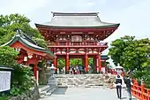 A rōmon. Note the single roof.