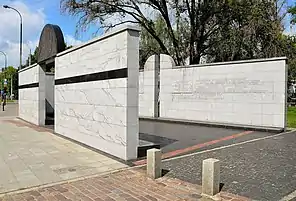 The walls of the monument surround a fragment of the former Umschlagplatz from three sides. The way of death in the foreground.