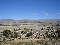 Vacas with its lakes Pilawit'u on the left and Qullpaqucha in the center