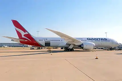 Boeing 787 with Newson/Houston Group-designed "Silver 'Roo" livery used 2016–present