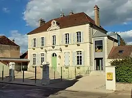 The town hall in Val-de-Mercy