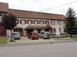 The town hall in Vaucourt