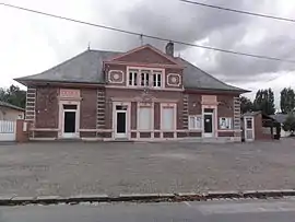 The town hall and school of Vaux-en-Vermandois