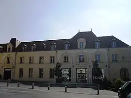 The town hall in Verrières-le-Buisson