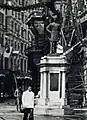 Statue of the Duke of Connaught at the end of Pedder Street in 1919.