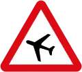 Aircraft (landing corridor above road)