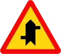 207d: Road junction with priority