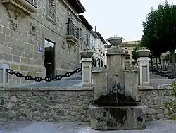 Plaza de España. Fountain and Hotel El Palacete.