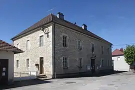 The town hall in Villeneuve-d'Amont