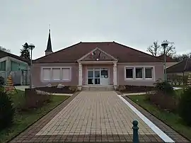 The town hall in Villette-lès-Dole