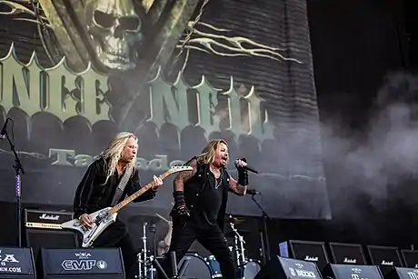 Dana Strum with Vince Neil live in 2018